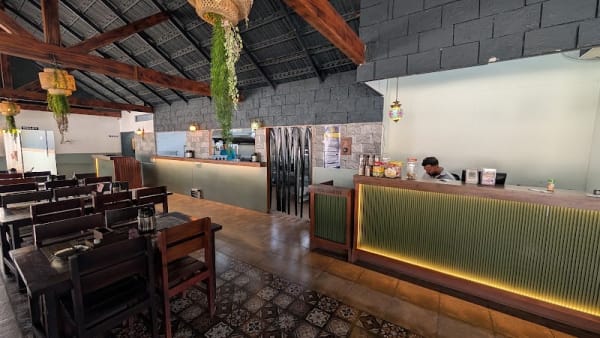 Ivy Hut Restaurant irumpupalam