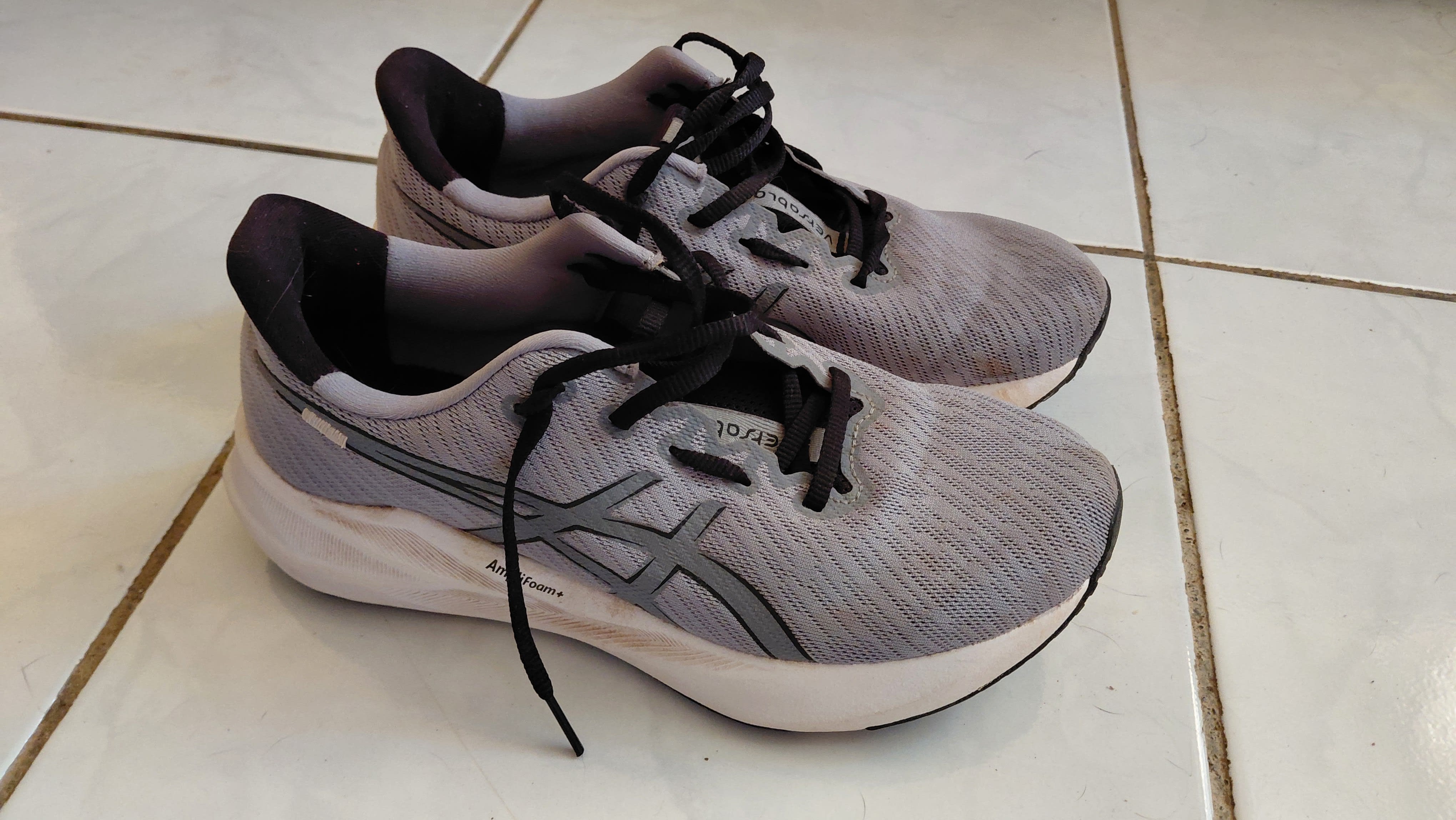asics novablast 4 running shoes