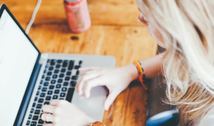 Studentische Freelancer erstellen Logos, Flyer & Visitenkarten