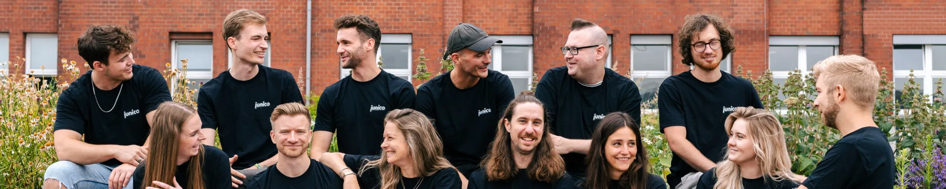 Nikolas Hintergrundbild