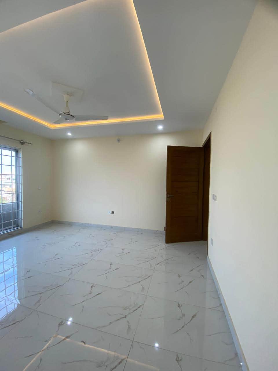 1 Kanal Upper Portion Available For Rent