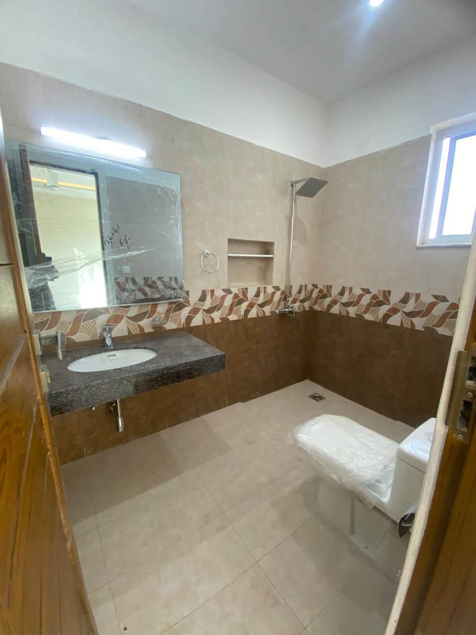 1 Kanal Upper Portion Available For Rent