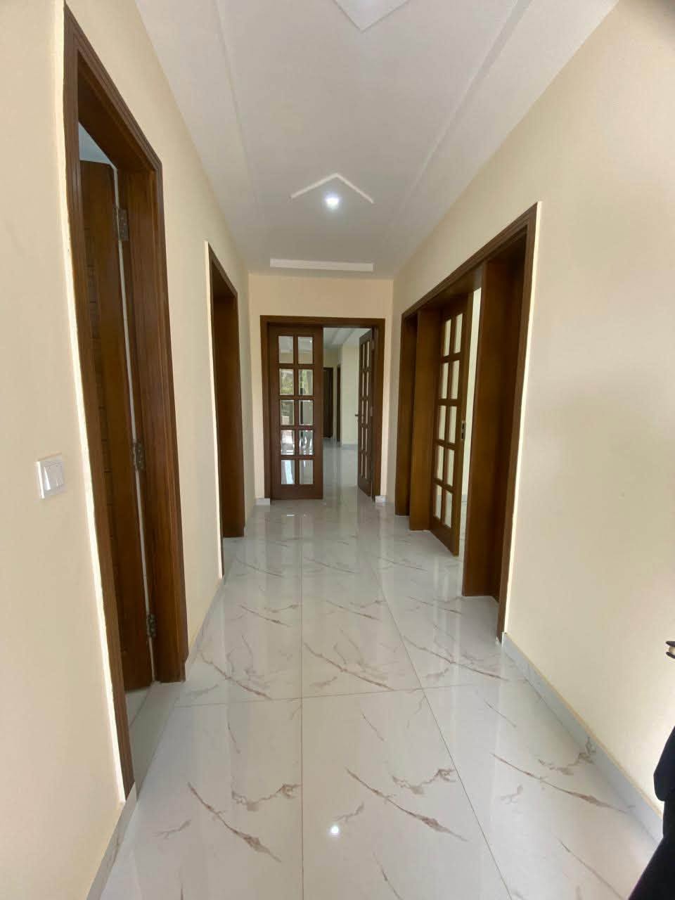 1 Kanal Upper Portion Available For Rent