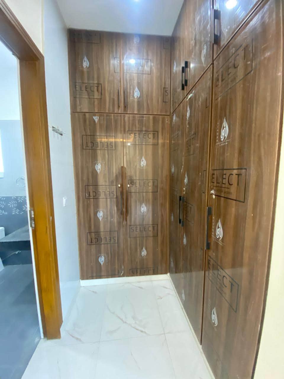 1 Kanal Upper Portion Available For Rent