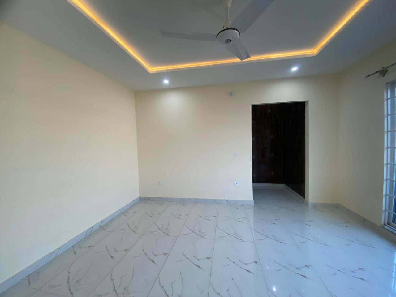 1 Kanal Upper Portion Available For Rent
