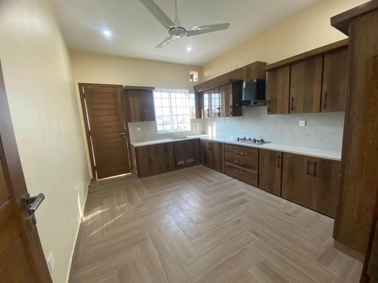 1 Kanal Upper Portion Available For Rent