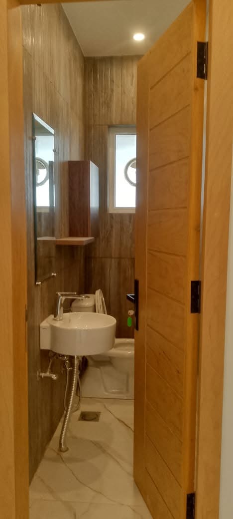 1 kanal New Upper portion for Rent