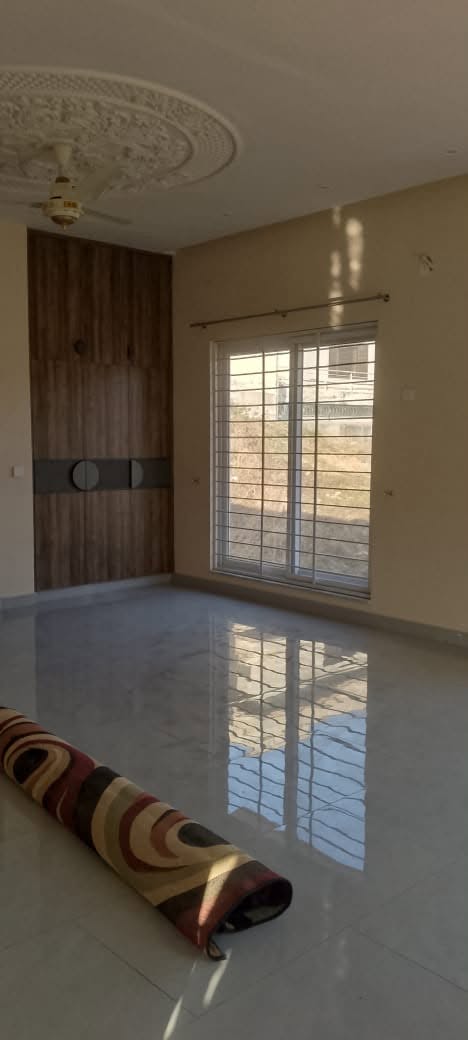 1 kanal New Upper portion for Rent