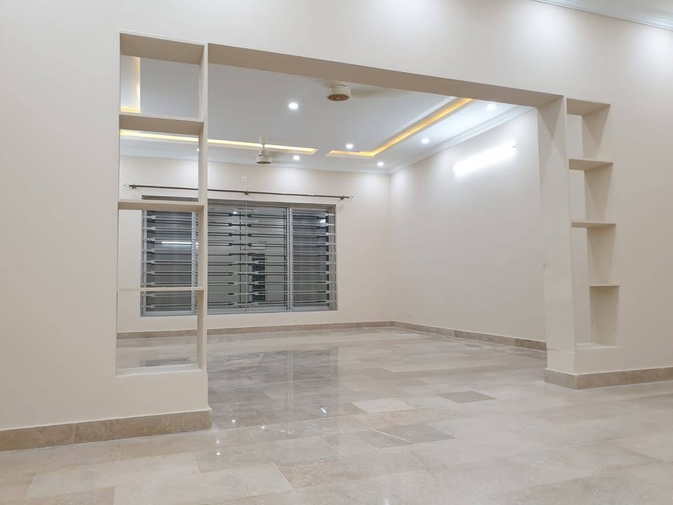 Ground Portion of 22 Marla House for Rent – BAHRIA TOWN PHASE 8