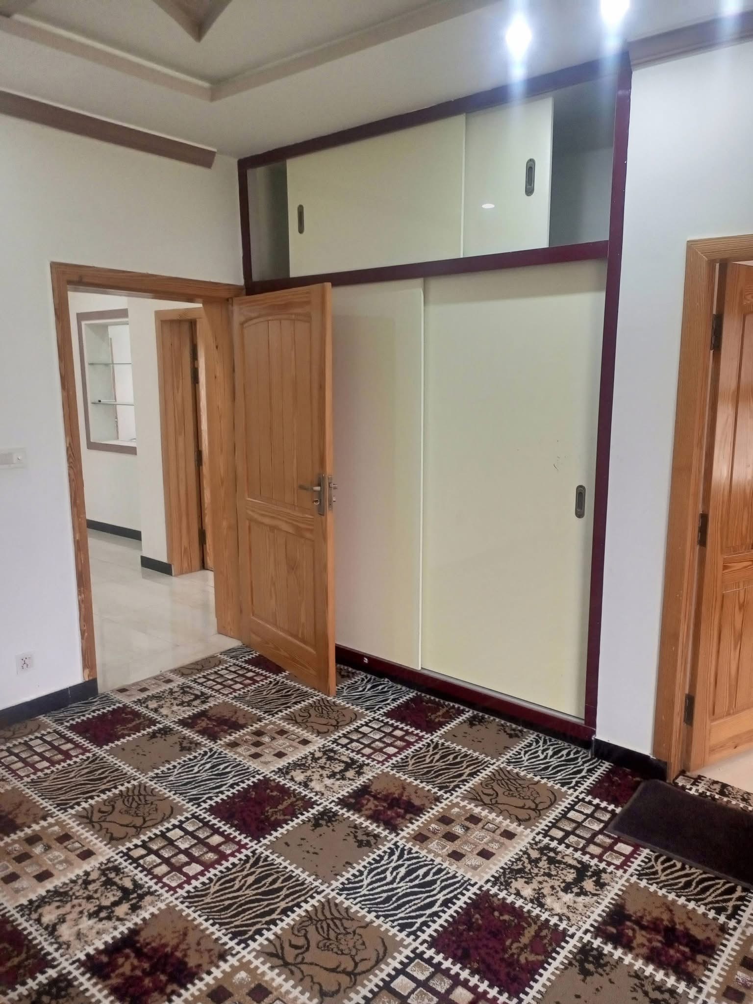 10 Marla Upper Portion for Rent – Bahria Town Phase 8, Sector I