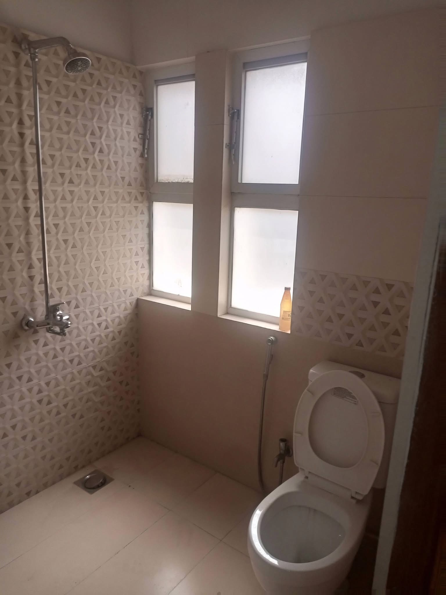 10 Marla Upper Portion for Rent – Bahria Town Phase 8, Sector I