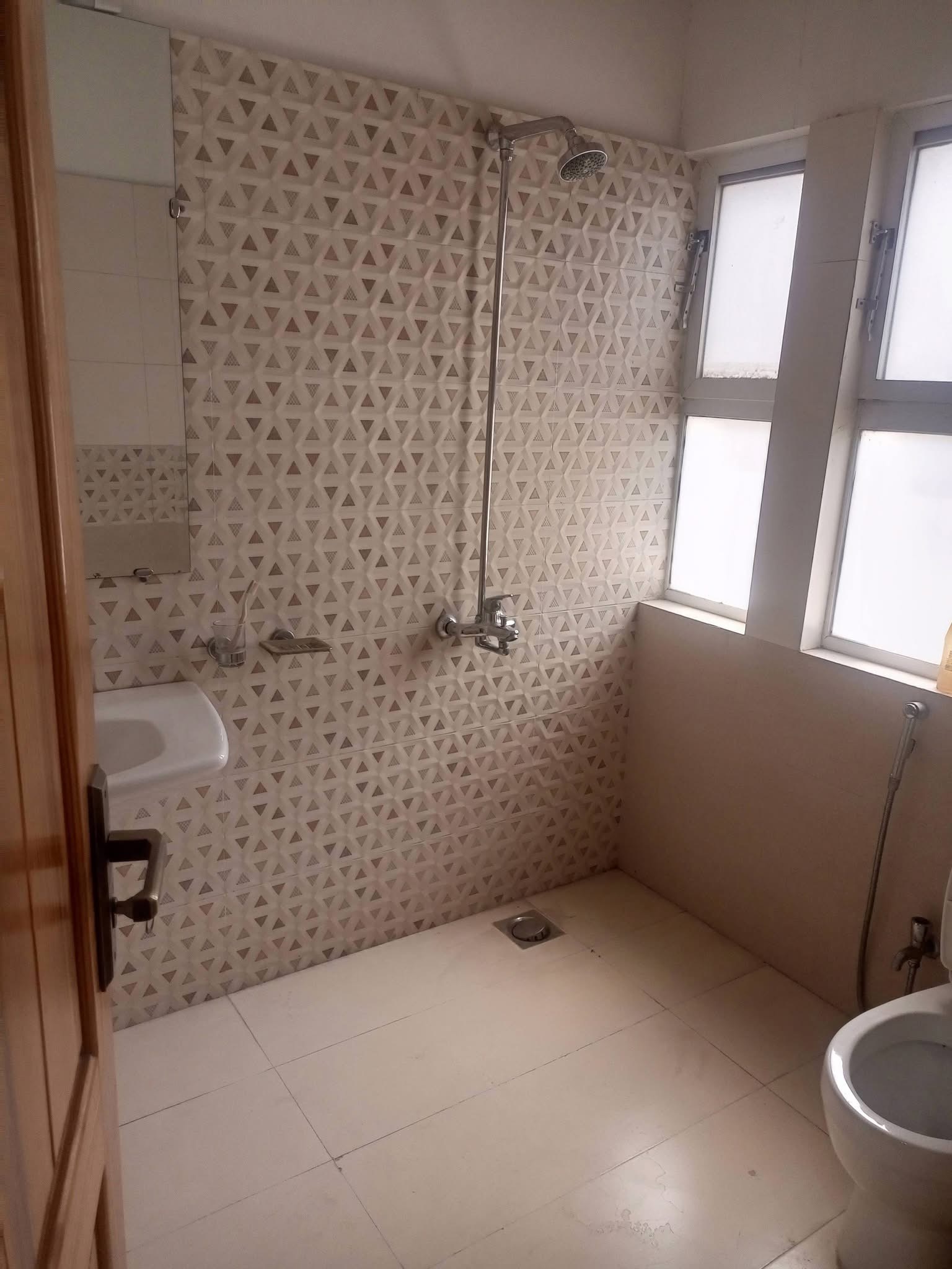 10 Marla Upper Portion for Rent – Bahria Town Phase 8, Sector I