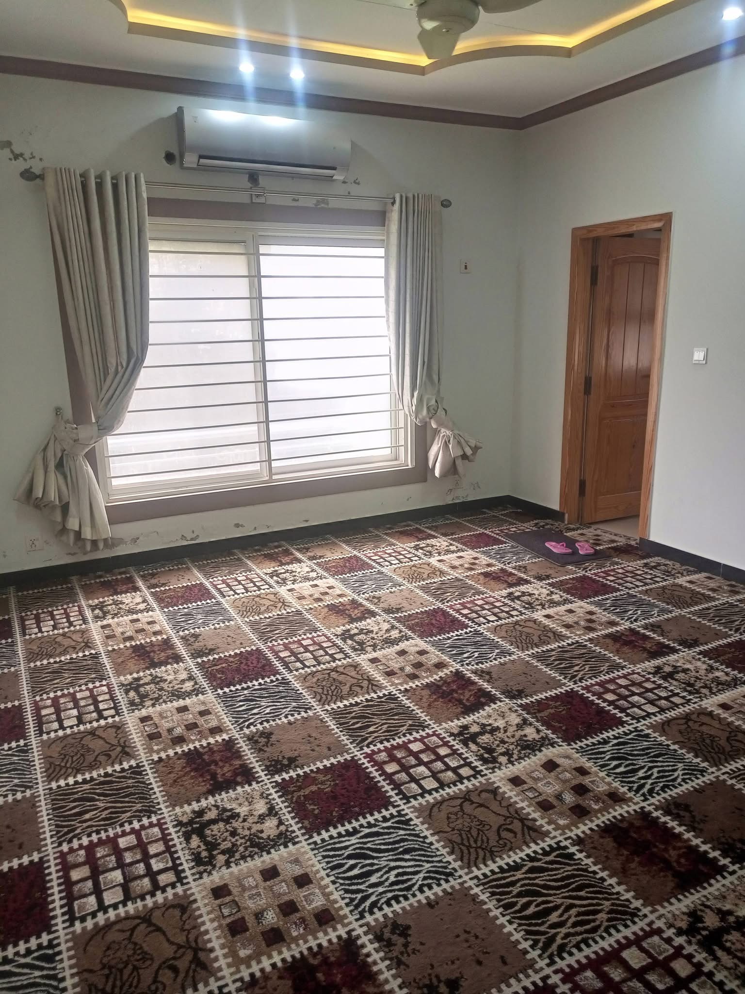 10 Marla Upper Portion for Rent – Bahria Town Phase 8, Sector I