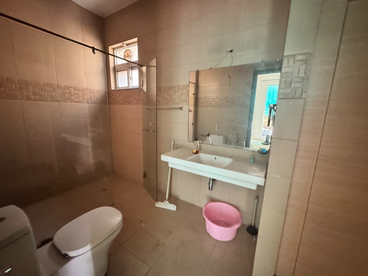 DHA 1 Sector F   Corner Defance Villa   available for rent
