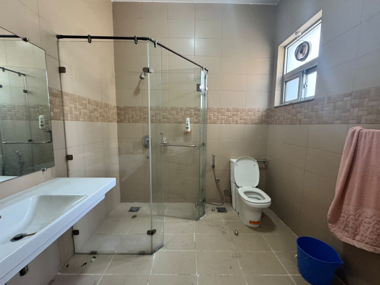 DHA 1 Sector F   Corner Defance Villa   available for rent