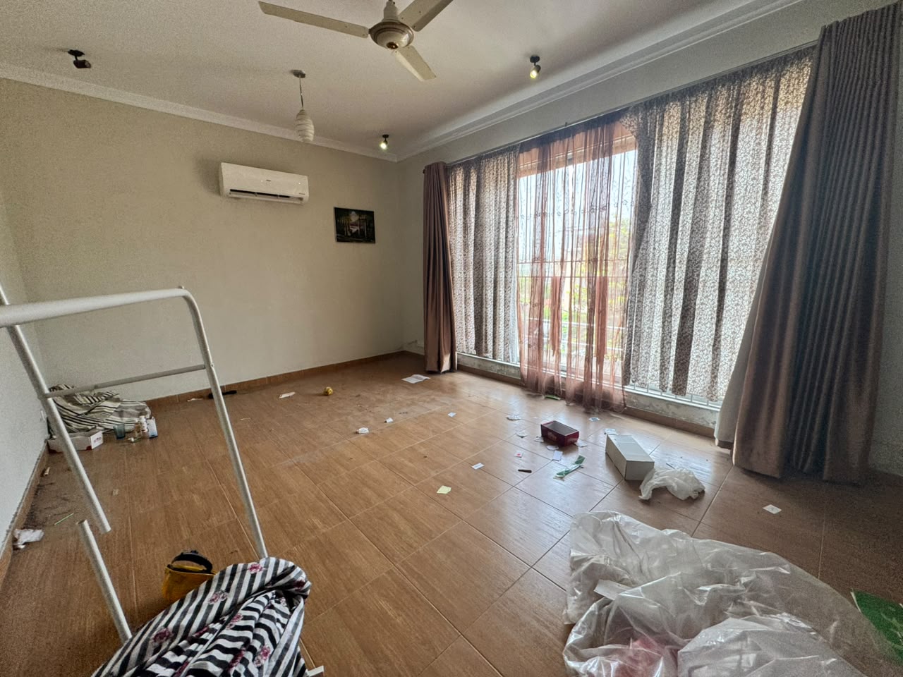 DHA 1 Sector F   Corner Defance Villa   available for rent