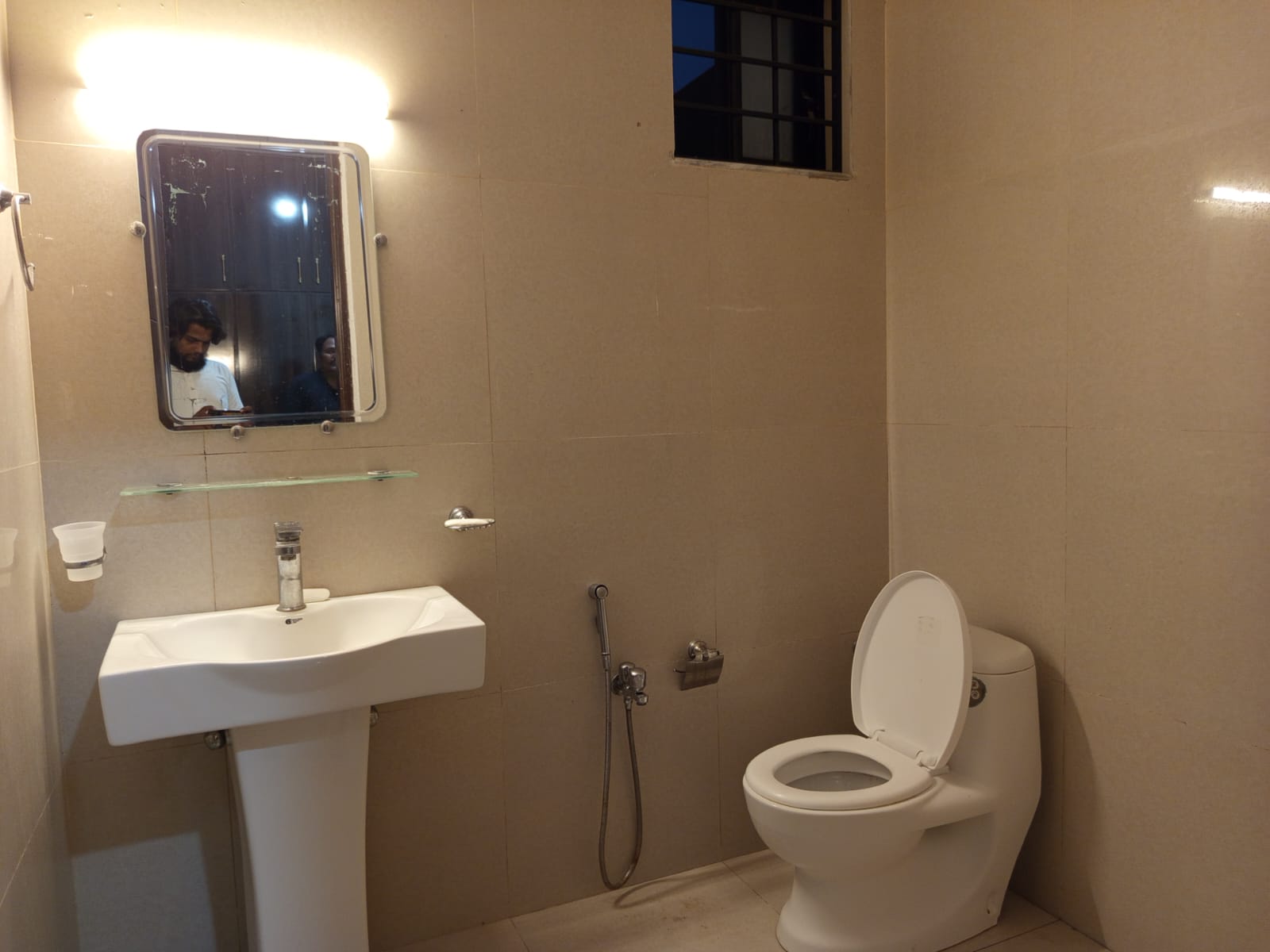 10 marla house available for rent