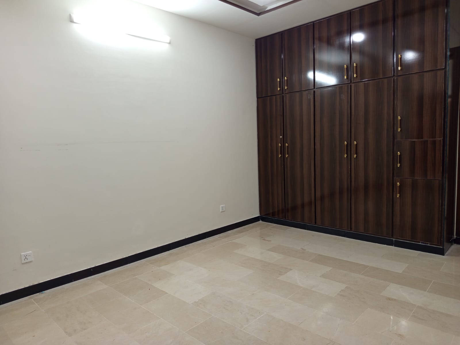 10 marla house available for rent