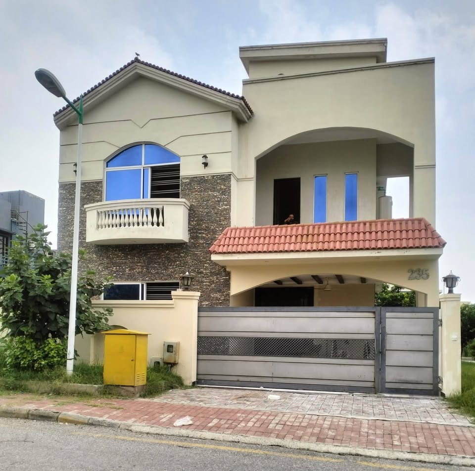 HOUSE FOR RENT  BAHRIA TOWN PHASE 8, RAWALPINDI — Bahria Town Phase 8, Rawalpindi