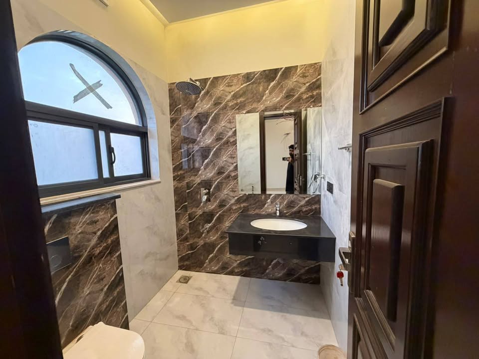 1 Kanal Upper Portion Available for Rent