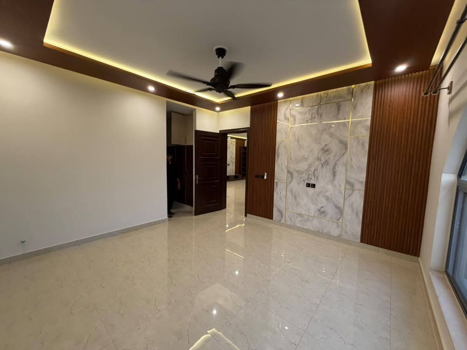 1 Kanal Upper Portion Available for Rent