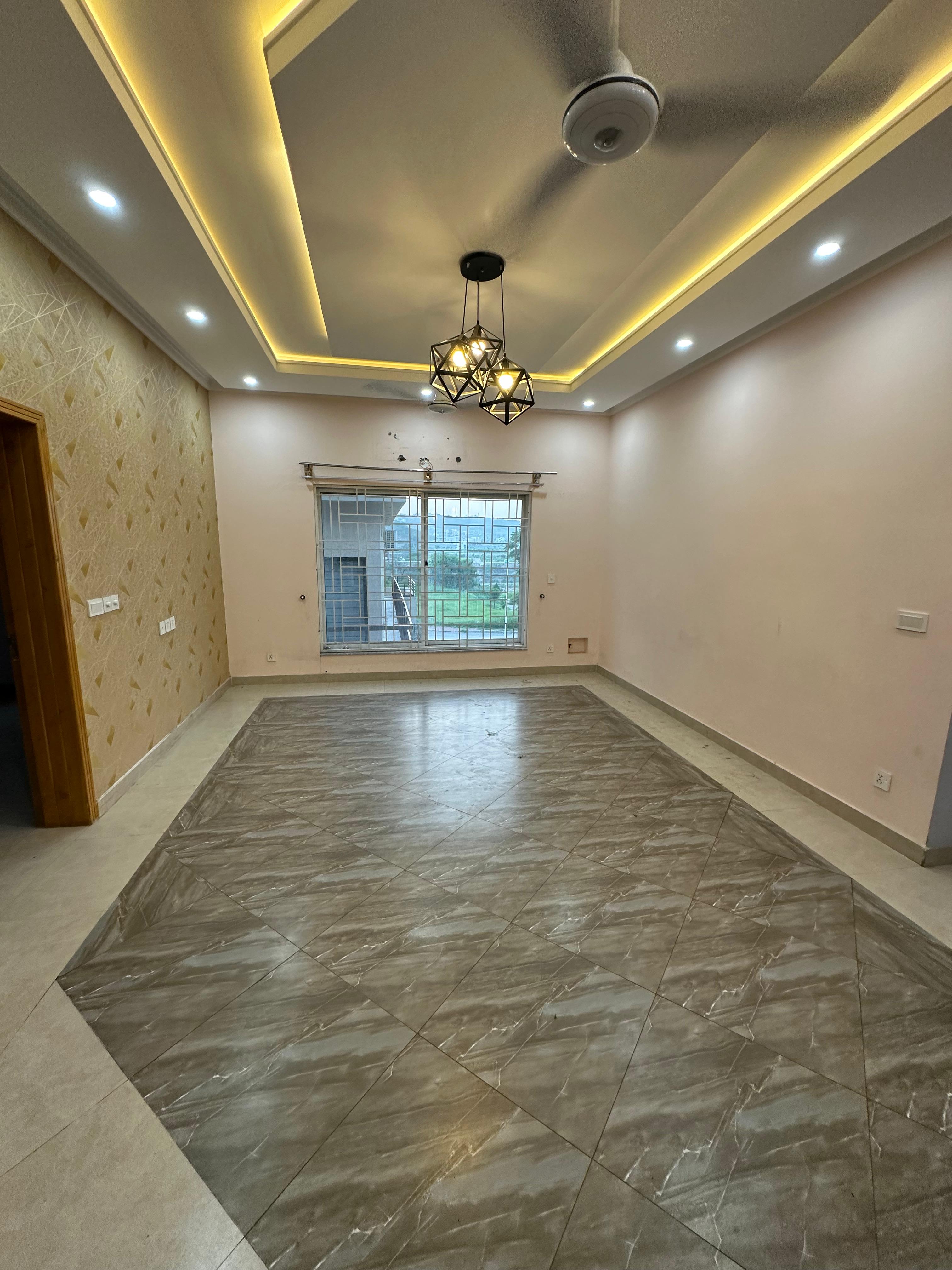 *Like A Brand New 10 Marla Double Story 🏘️ House Available For Rent*