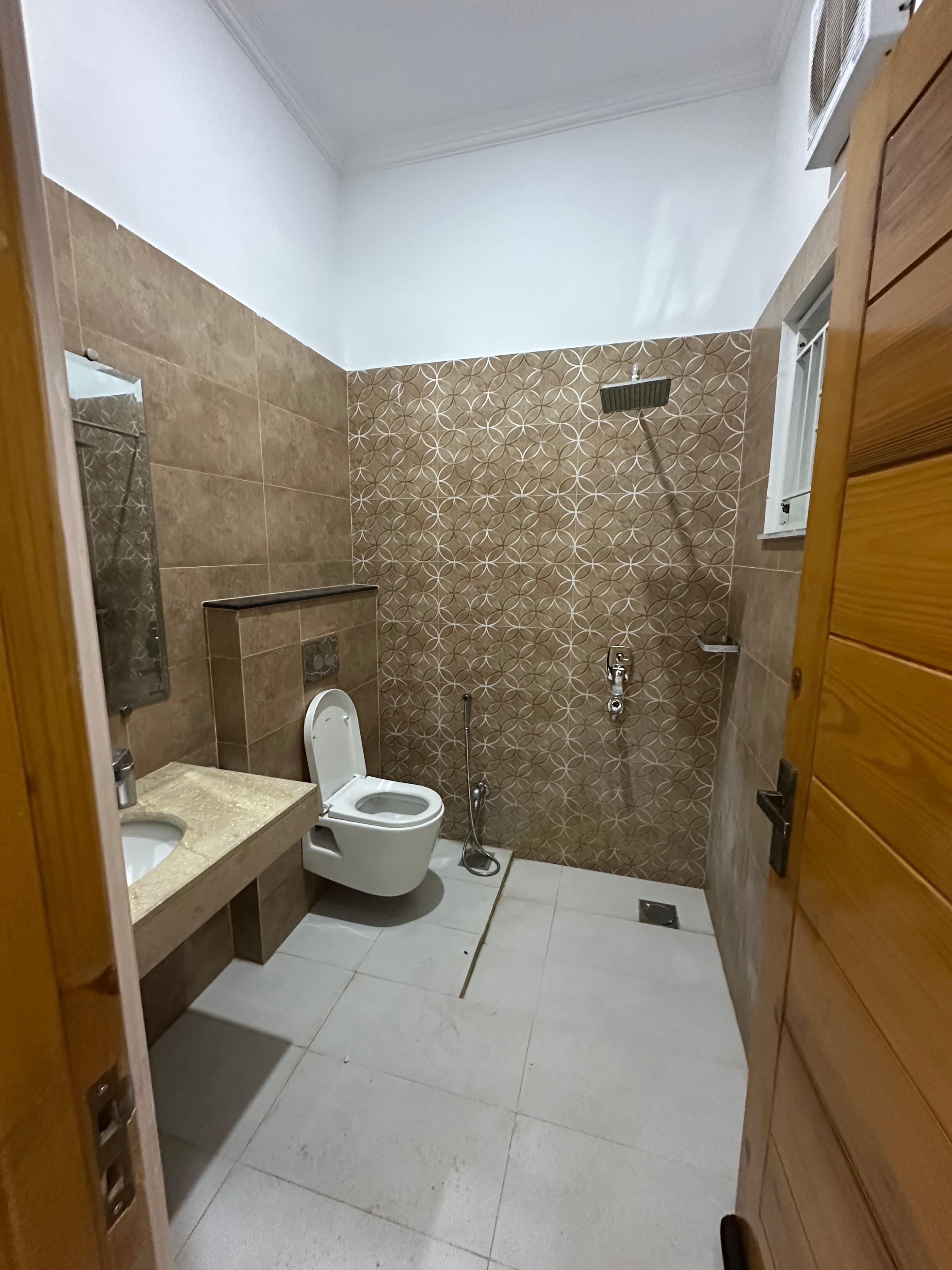 *Like A Brand New 10 Marla Double Story 🏘️ House Available For Rent*