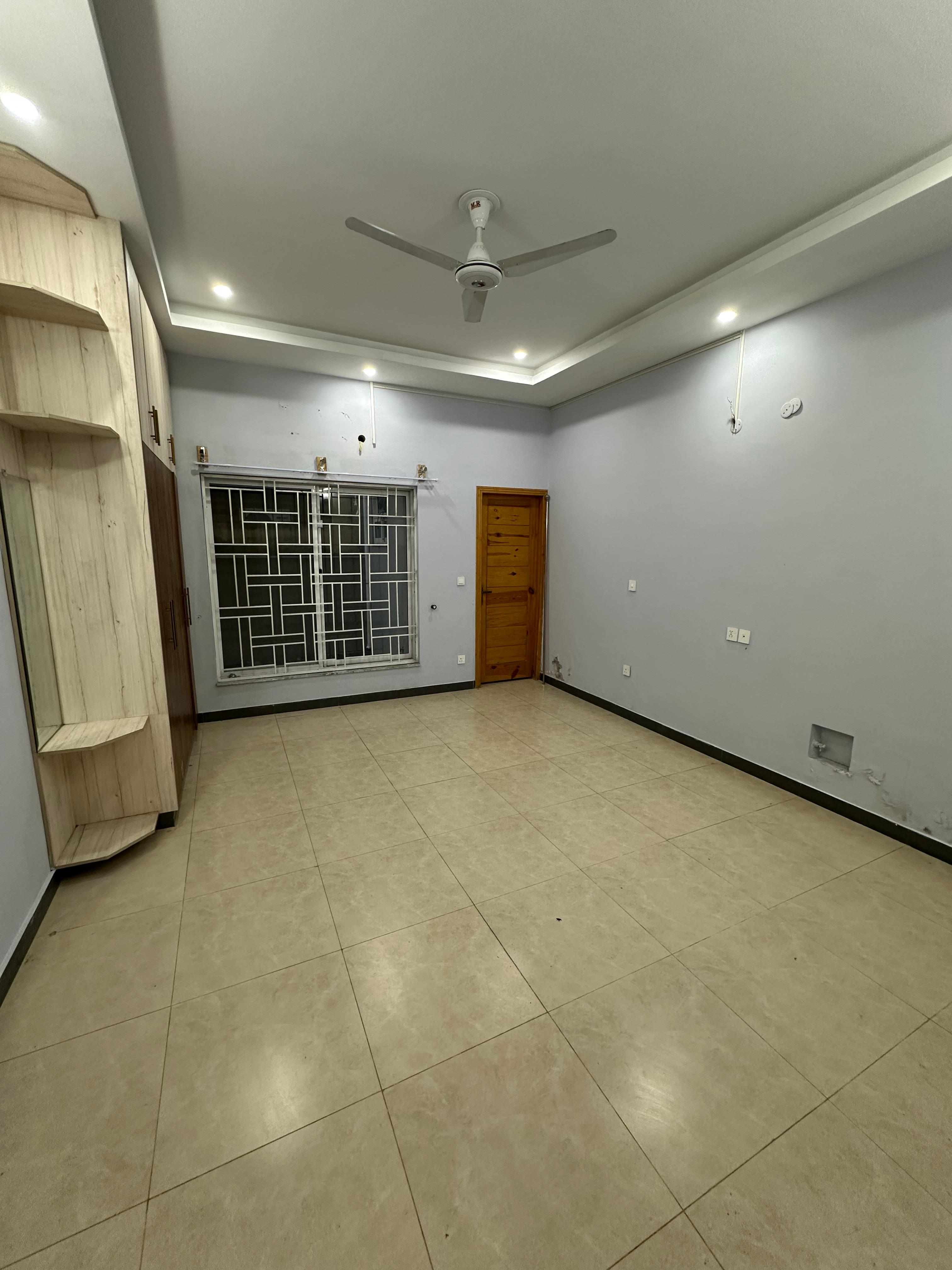 *Like A Brand New 10 Marla Double Story 🏘️ House Available For Rent*