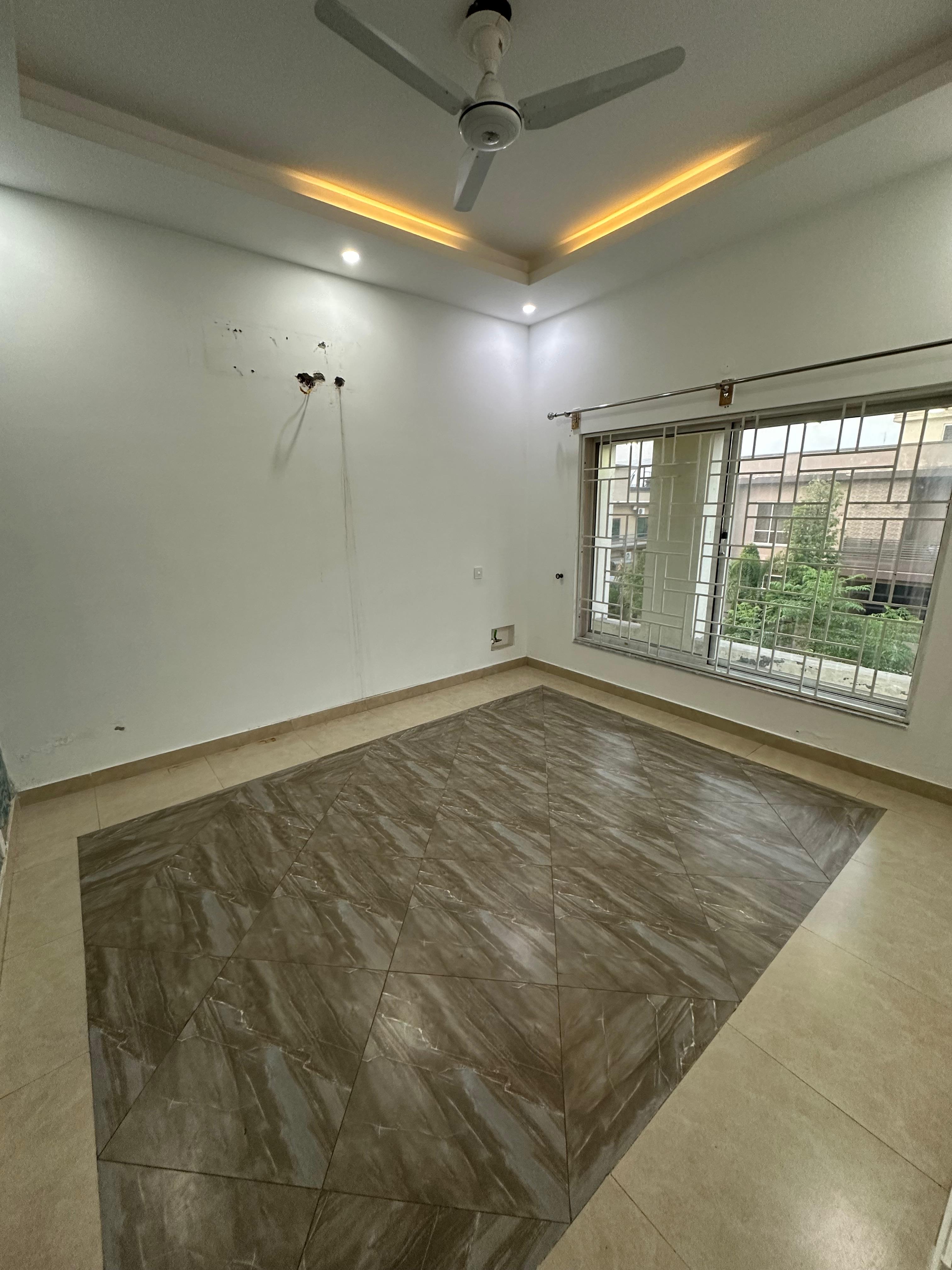 *Like A Brand New 10 Marla Double Story 🏘️ House Available For Rent*