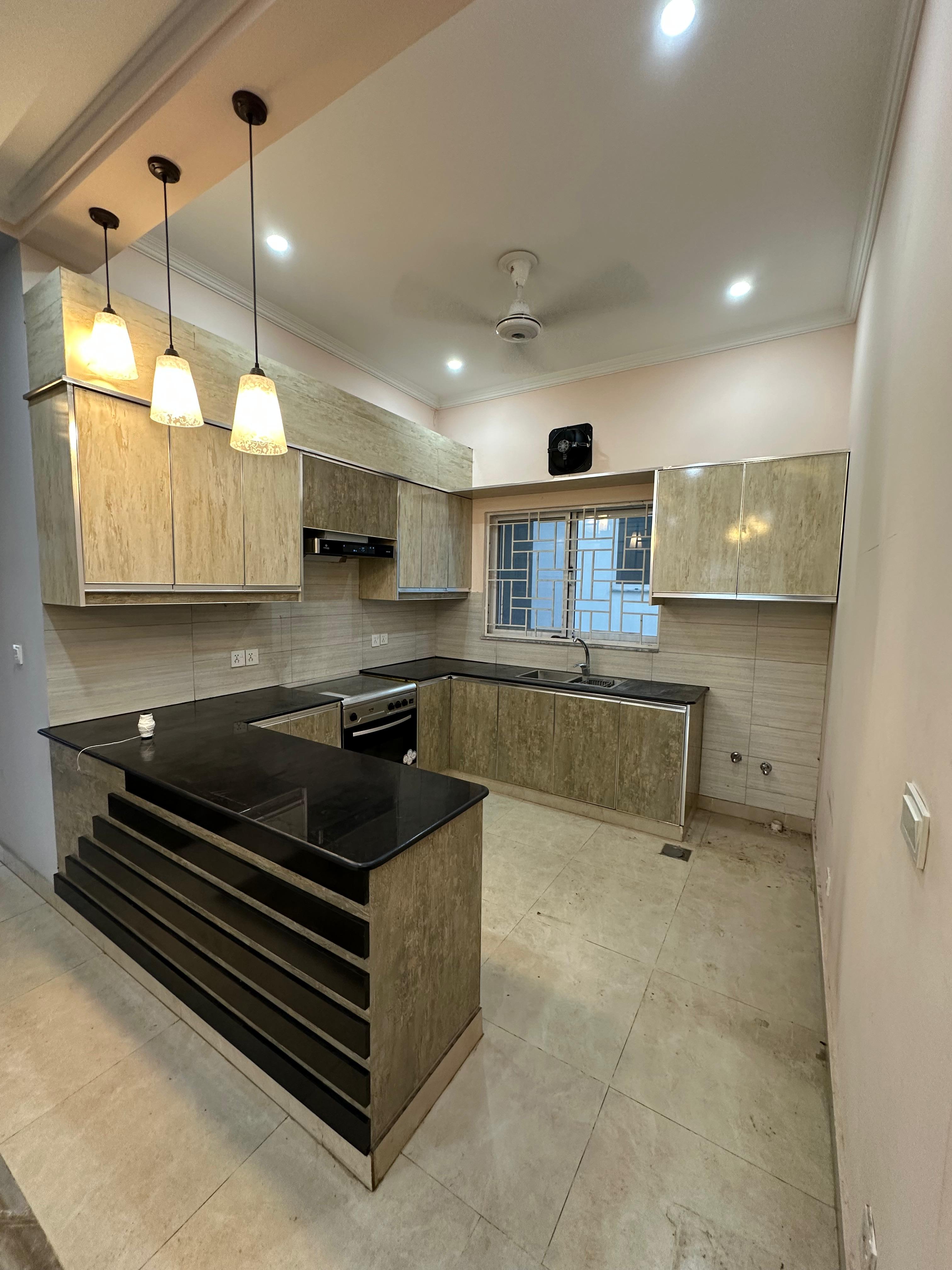 *Like A Brand New 10 Marla Double Story 🏘️ House Available For Rent*