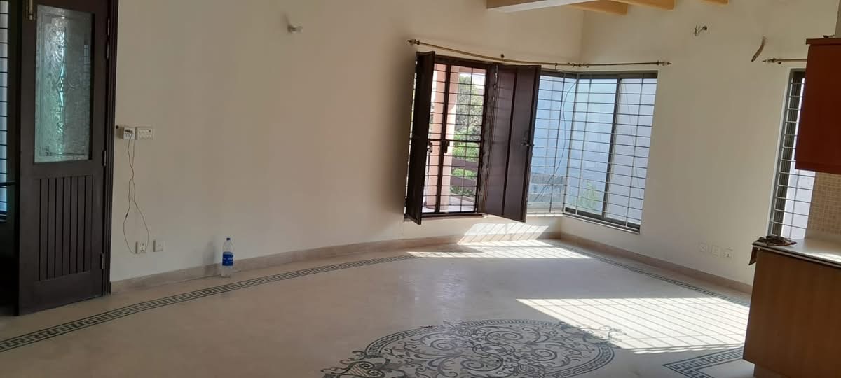 1 KANAL UPPER PORTION - Separate Entrance, DHA PHASE 5, LAHORE