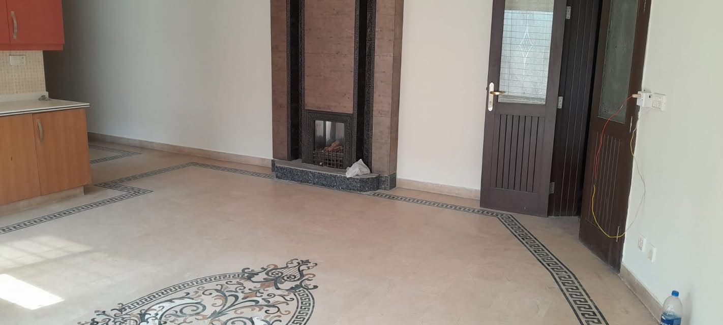 1 KANAL UPPER PORTION - Separate Entrance, DHA PHASE 5, LAHORE