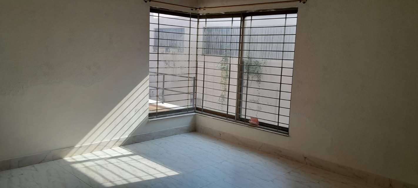 1 KANAL UPPER PORTION - Separate Entrance, DHA PHASE 5, LAHORE