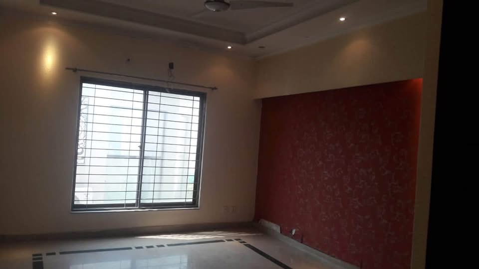 1 KANAL UPPER PORTION - Separate Entrance, DHA PHASE 5, LAHORE