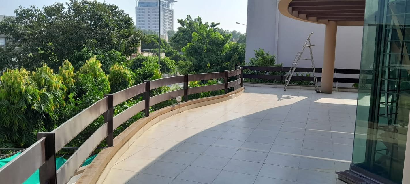 1 KANAL UPPER PORTION - Separate Entrance, DHA PHASE 5, LAHORE
