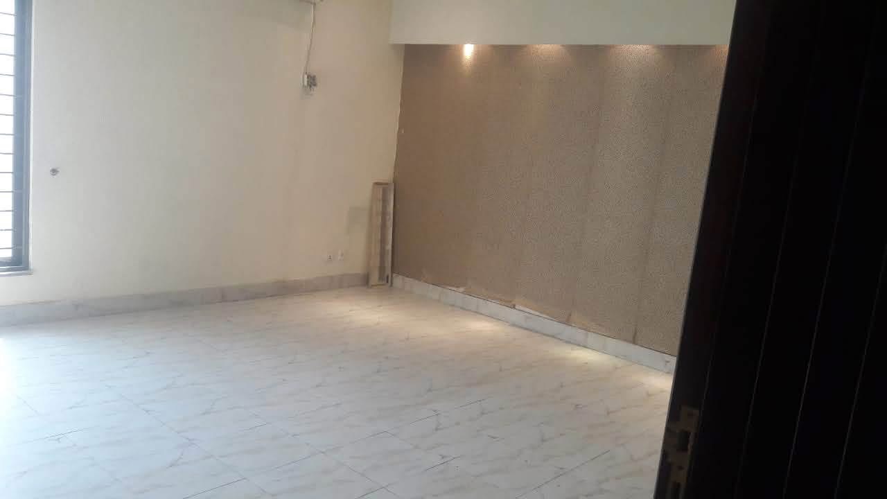 1 KANAL UPPER PORTION - Separate Entrance, DHA PHASE 5, LAHORE