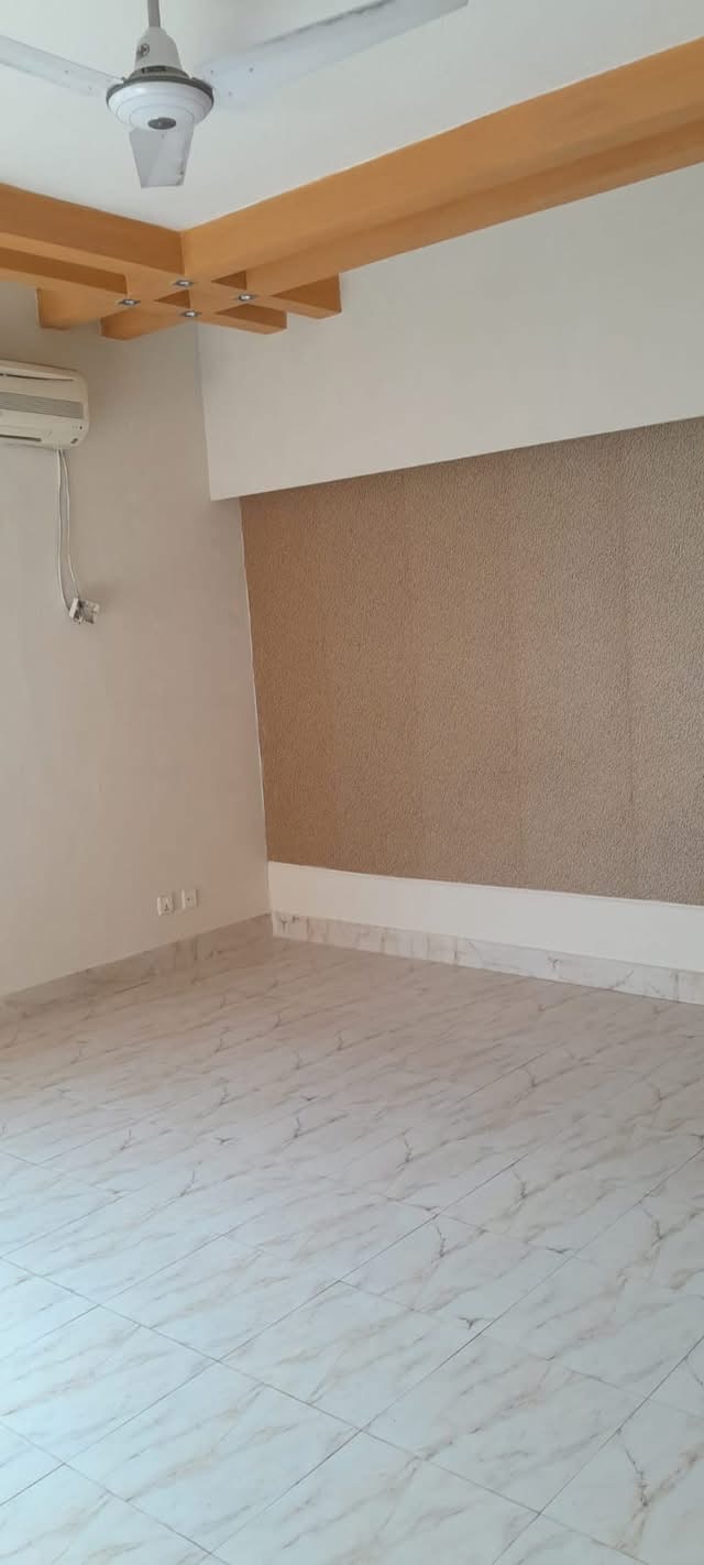 1 KANAL UPPER PORTION - Separate Entrance, DHA PHASE 5, LAHORE