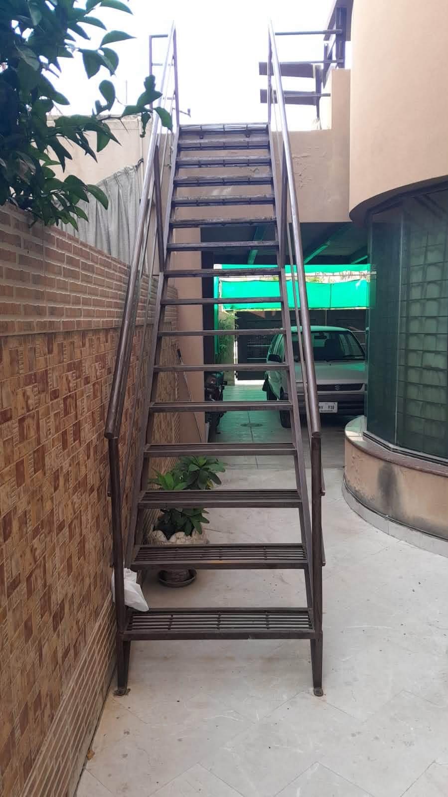 1 KANAL UPPER PORTION - Separate Entrance, DHA PHASE 5, LAHORE