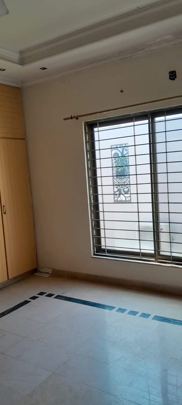 1 KANAL UPPER PORTION - Separate Entrance, DHA PHASE 5, LAHORE
