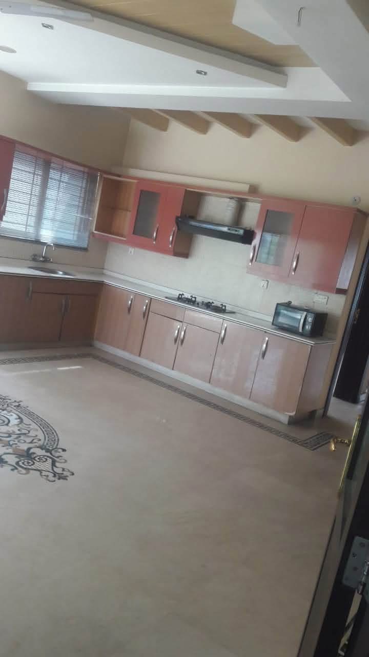 1 KANAL UPPER PORTION - Separate Entrance, DHA PHASE 5, LAHORE