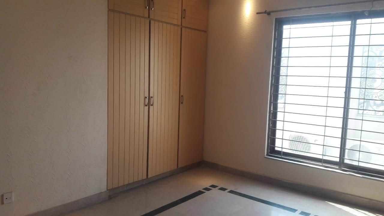 1 KANAL UPPER PORTION - Separate Entrance, DHA PHASE 5, LAHORE