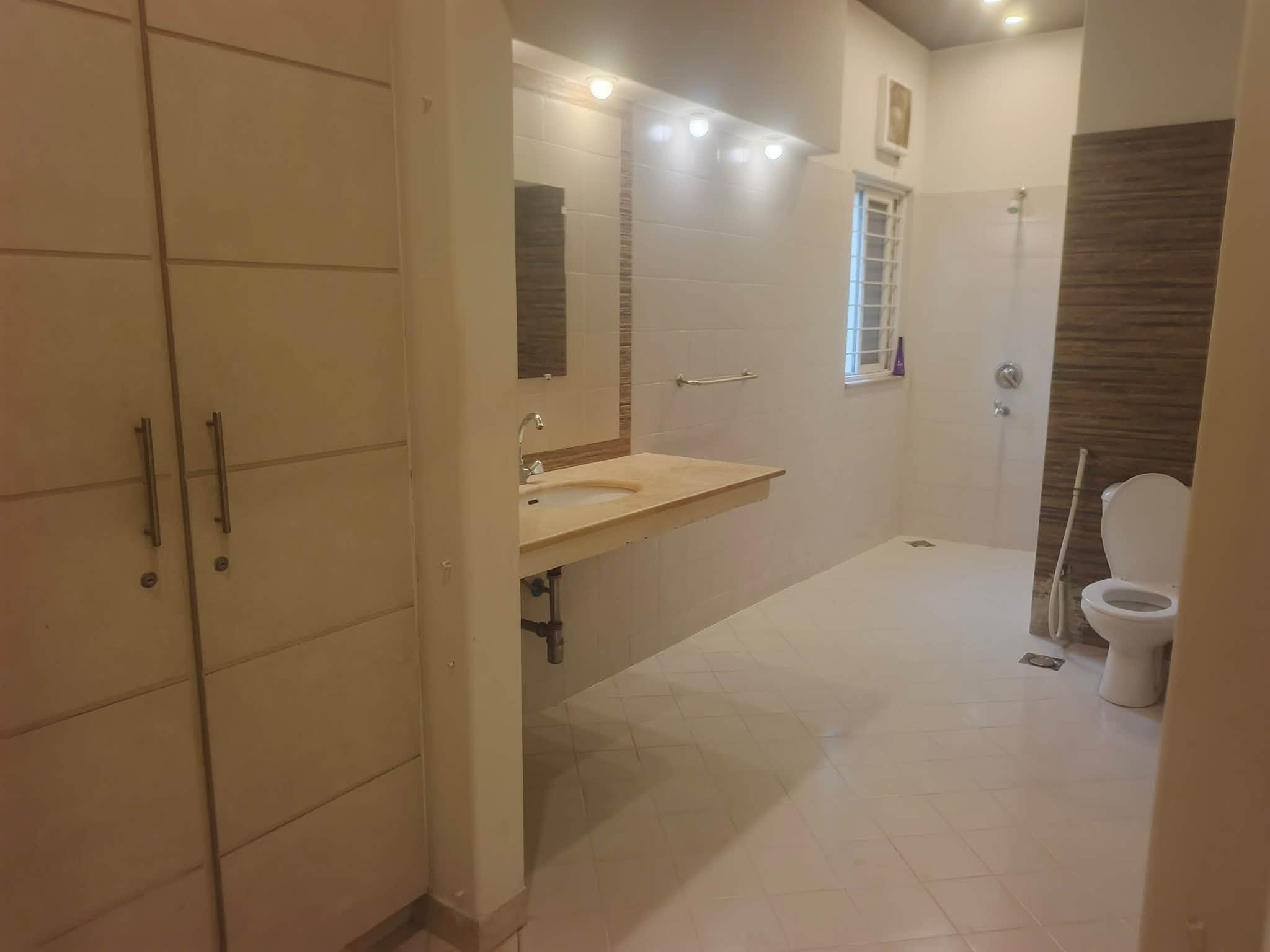 1 KANAL UPPER PORTION for RENT, DHA PHASE  6, Lahore