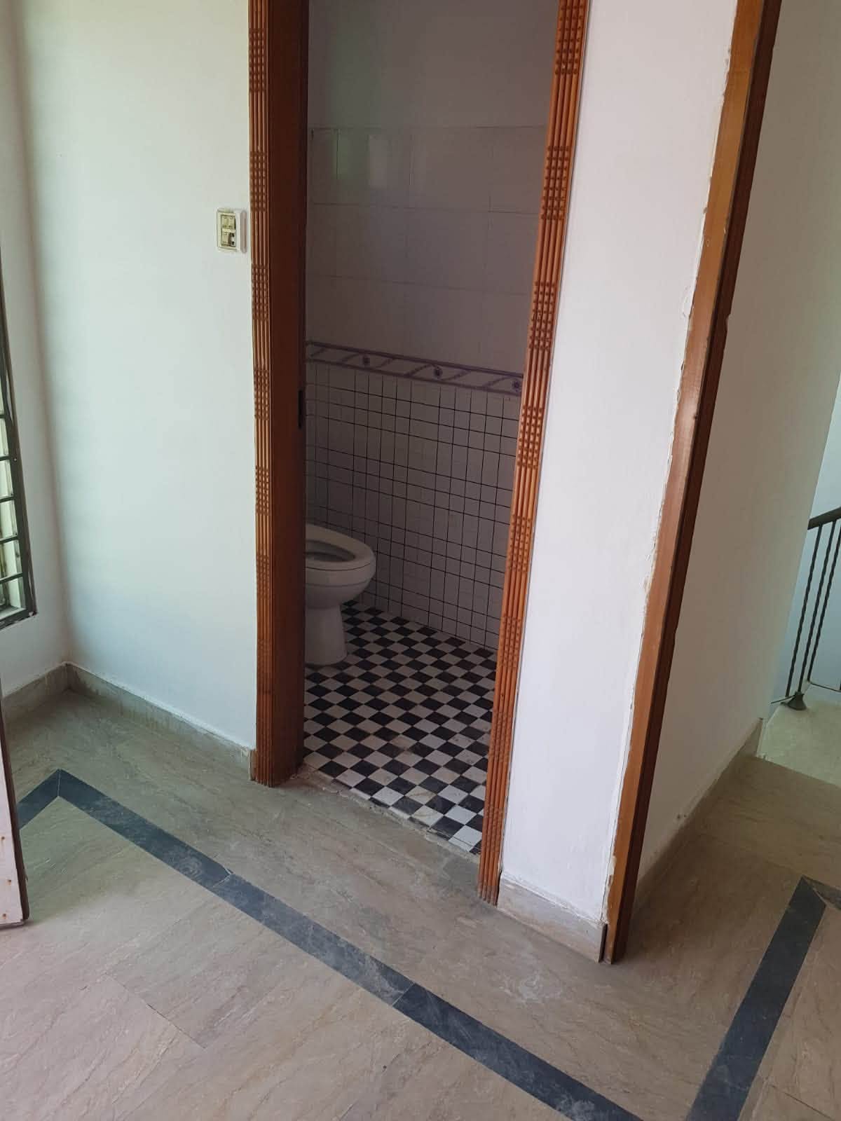 1 KANAL UPPER PORTION, Available on Rent, DHA PHASE 2  Lahore