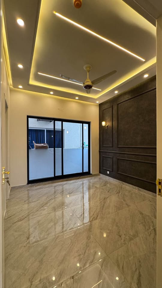 Dha phase 9 town 5 marla house for ren