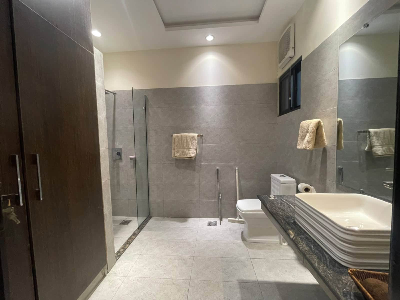 Available on Rent 5 Marla HOUSE, DHA PHASE 9 Town, Lahore
