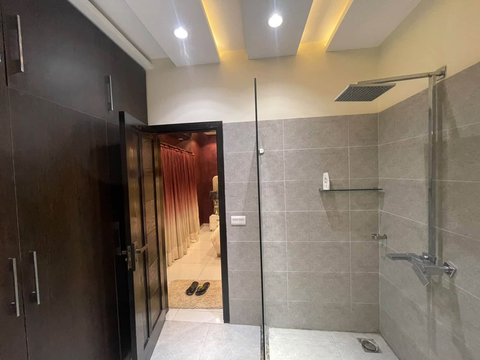 Available on Rent 5 Marla HOUSE, DHA PHASE 9 Town, Lahore