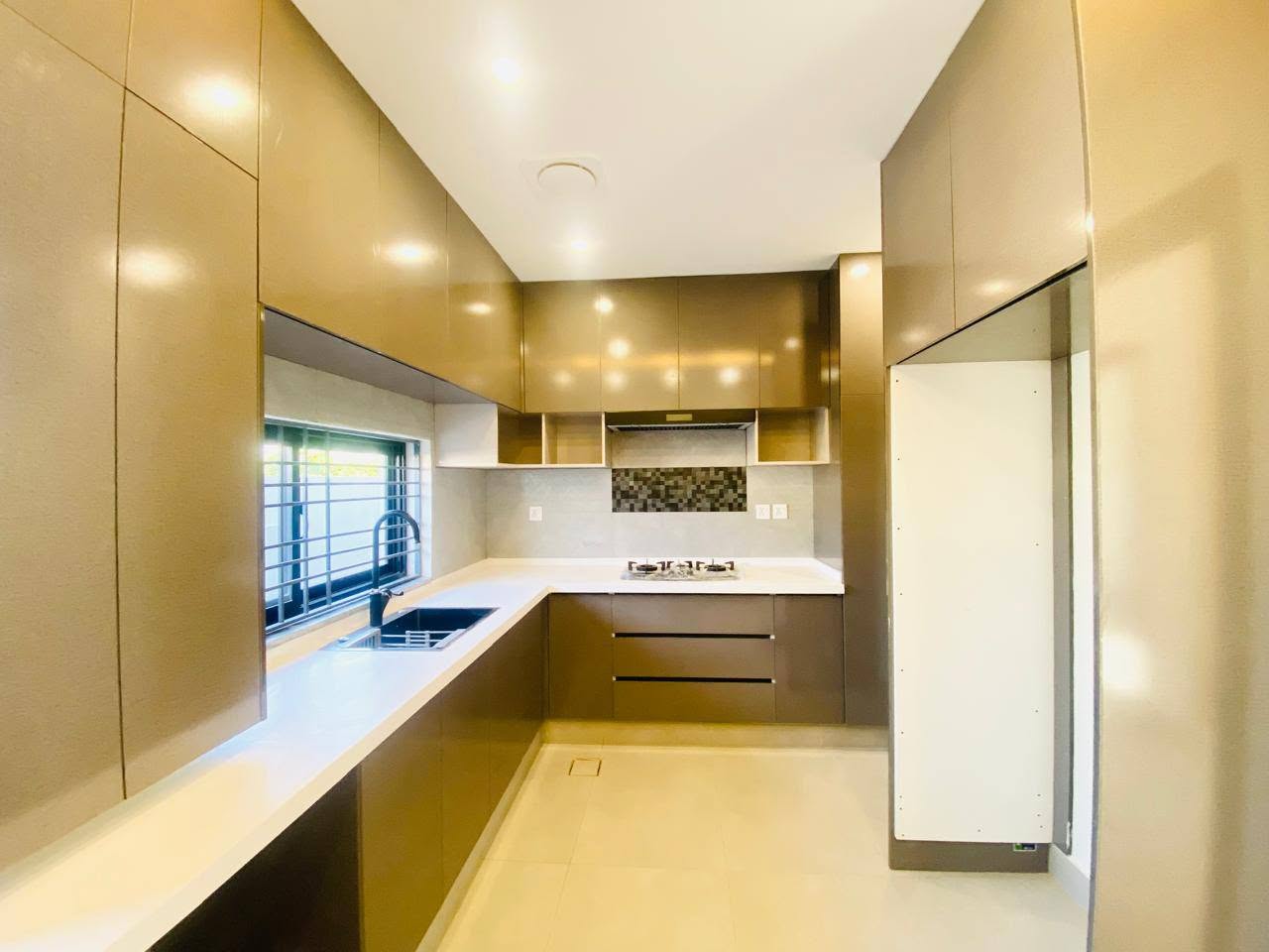 10 MARLA BRAND NEW DESIGNER HOUSE FOR RENT