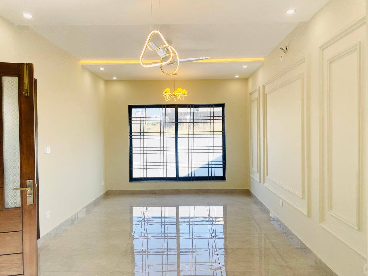 10 MARLA BRAND NEW DESIGNER HOUSE FOR RENT