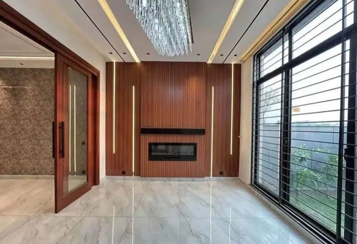 10 MARLA CORNER UPPER/GROUND PORTION AVAILABLE FOR RENT