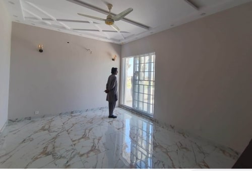 1 KANAL BRAND NEW MODERN UPPER PORTION  AVAILABLE FOR RENT DHA PHASE 8, LAHORE — DHA Phase 8, Lahore — photo 2 of 13